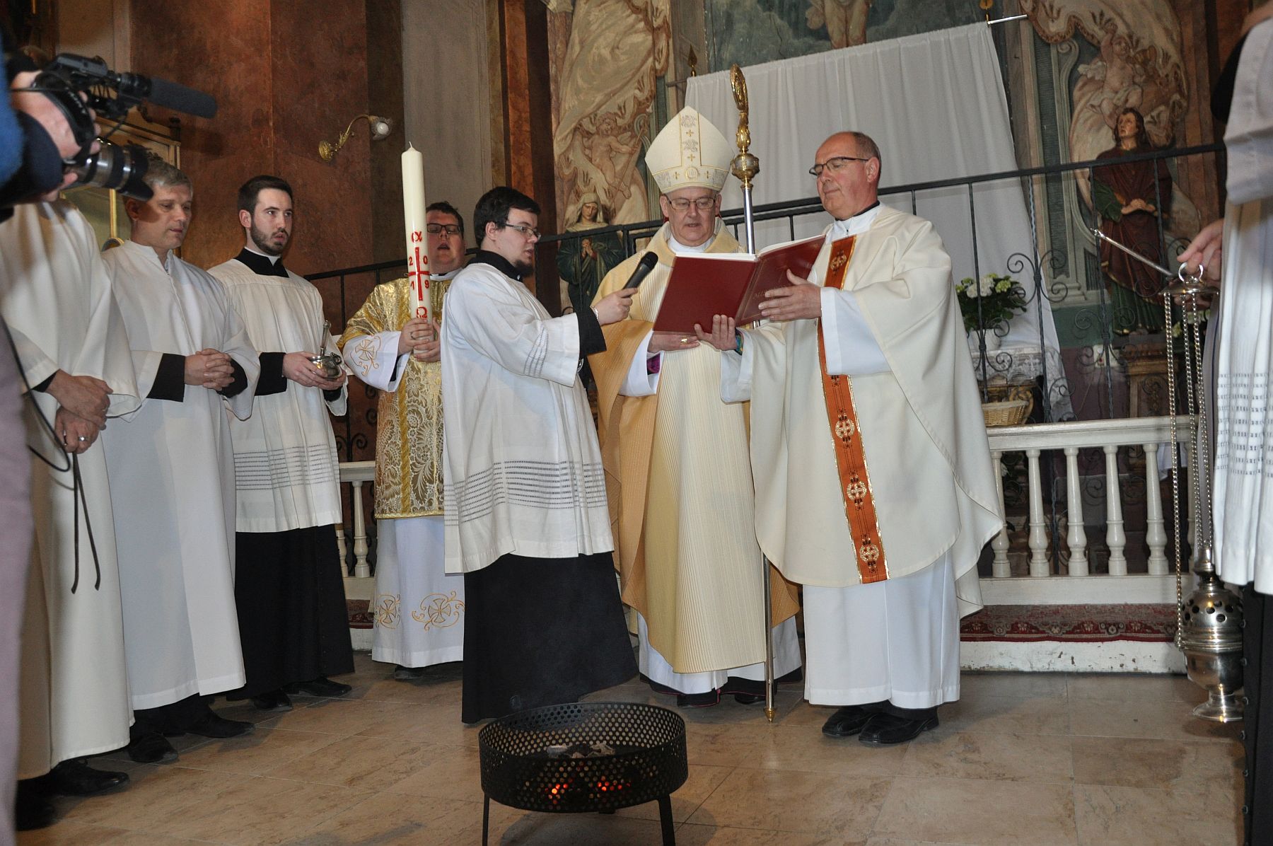Nagyszombat - húsvét vigíliája a Szent Imre templomban